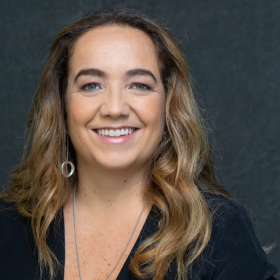 Marcia Esteves é reeleita presidente nacional da ABAP