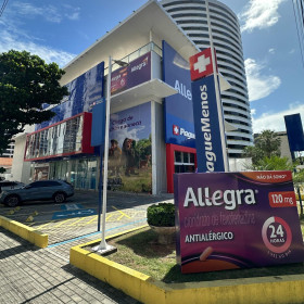 Pague Menos e Allegra envelopam loja 1000 da rede em Fortaleza