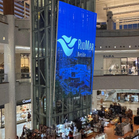 Maior tela translúcida do Nordeste é inaugurada no RioMar Recife