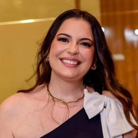 Grupo HDOC Saúde e Coaph anunciam Ana Macêdo como nova gerente de marketing