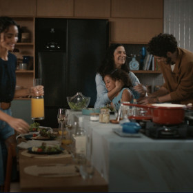 Electrolux lança nova campanha e reforça parceria com consumidores em diferentes momentos da vida