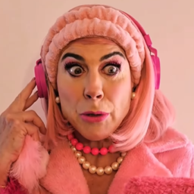 Singer aposta em Influencer 60+ em nova campanha e reforça conexão com gerações