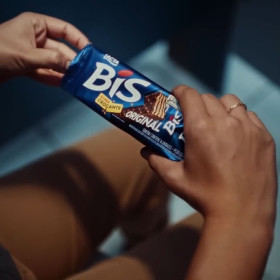 BIS estreia no TikTok Shop e vira pioneira entre marcas de alimentos no Brasil