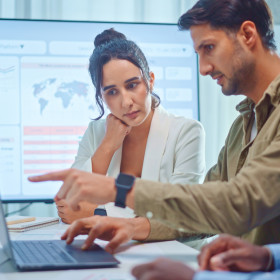 Análise de dados é o maior desafio digital dos profissionais brasileiros em 2025