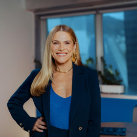Agência Rastro traz Ingrid Guimarães em nova campanha da Onfly
