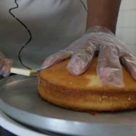 Prefeitura de Fortaleza oferece capacitação gratuita em gastronomia para pessoas em situação de vulnerabilidade