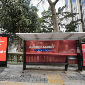 Eletromidia e Claro anunciam acordo para expansão do projeto Abrigo Amigo