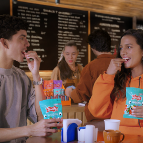 Docile reforça o poder da gentileza em nova campanha institucional estrelada por Rayssa Leal