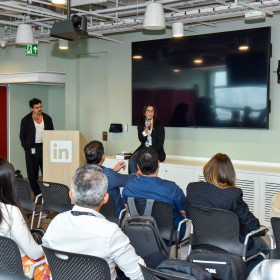 “LinkedIn não é plataforma de popularidade, e sim, de boas conexões”, disse Ana Moises do LinkedIn