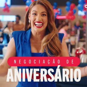 Casas Bahia convida clientes a negociar condições de compra em sua nova campanha de aniversário