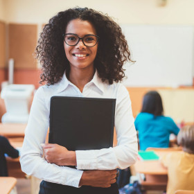 Entre o humano e o digital: os desafios da docência em tempos de transformação