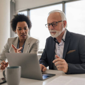 Liderança feminina cresce e força de trabalho envelhece, aponta estudo do GPTW