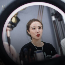 Nova lei de influenciadores na China: criadores agora precisam provar que são especialistas