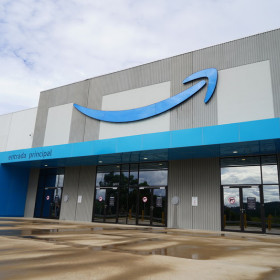 Amazon acelera expansão no Brasil e adiciona mais de 100 centros logísticos em sua rede em 2025