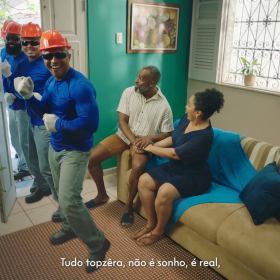 Calia assina nova campanha da CAIXA com foco em empréstimo acessível para transformar a vida das famílias brasileiras