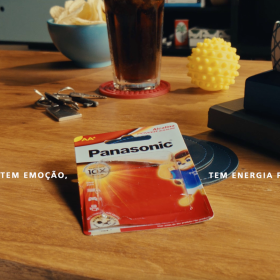 Panasonic transforma energia em emoção em sua nova campanha de pilhas alcalinas
