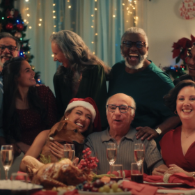 Pullse assina a nova campanha de Natal da Casas Bahia, elevando o “presentão no precinho”