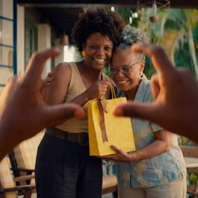 Ao som de “Seja Feliz”, de Marisa Monte, Banco do Brasil celebra os momentos em família em novo filme de fim de ano