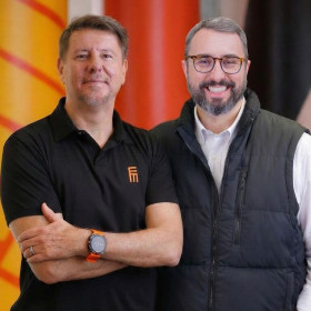 Eletromidia firma parceria com a RPC, afiliada da Globo no Paraná, e fortalece operação comercial no estado