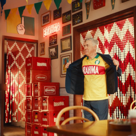 Brahma lança campanha criada pela Africa Creative que leva Carlo Ancelotti ao Carnaval