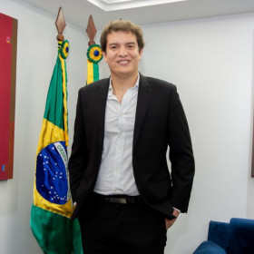 “Quanto mais negócios atraímos para o Ceará, mais empregos e desenvolvimento geramos”, diz Guilherme Colares