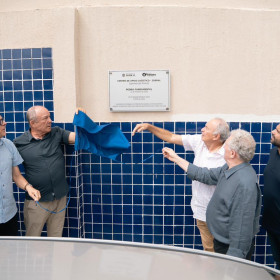 Em evento com autoridades locais, Pinheiro coloca pedra fundamental de novo CD em Sobral