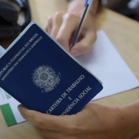 Brasil vive alta histórica nos salários de entrada em meio à escassez de mão de obra