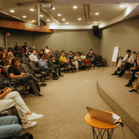 Abradi lança guia gratuito sobre Inteligência Artificial aplicada ao marketing digital