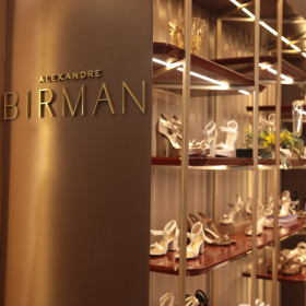 Grupo Meia Sola inaugura a primeira shop-in-shop Alexandre Birman do Brasil