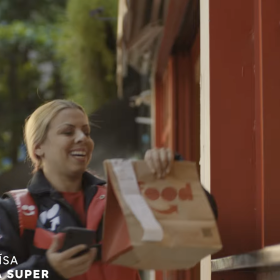 iFood destaca trajetória de investimento e impacto positivo para restaurantes e entregadores em nova campanha 