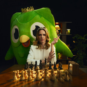 Ana Paula Renault lidera campanha do Duolingo sobre xadrez criada pela Jotacom