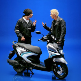 Yamaha convoca Supla e Marco Luque para abrasileirar nome da nova scooter Yamaha ZR Hybrid Connected 