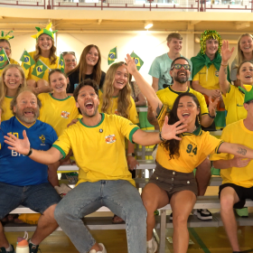 Bem Brasil transforma cidade Brazil (EUA) em “Brasil” durante a Copa do Mundo