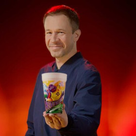Tiago Leifert vira protagonista de ação do McDonald’s durante pausas da Copa do Mundo no SBT