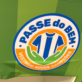 Praça dos Campeões no Iguatemi Bosque transforma paixão pelo futebol em solidariedade com campanha de arrecadação de camisas 