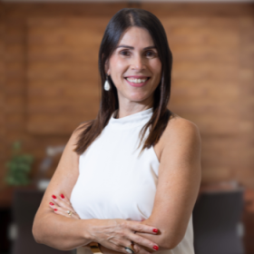 Diretora de marketing da Piracanjuba apresenta legado da marca no lançamento da nova edição do Impresso Nosso Meio Brasília
