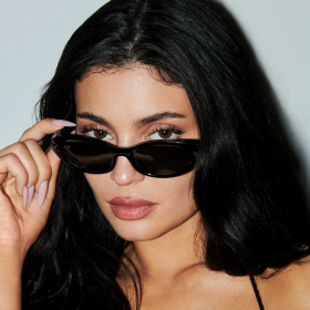 Meta lança óculos com a própria marca e aposta em Kylie Jenner para unir moda e inteligência artificial no mesmo acessório