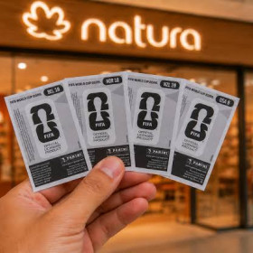 Natura transforma descarte de versos de figurinhas da Copa do Mundo em benefício ao consumidor