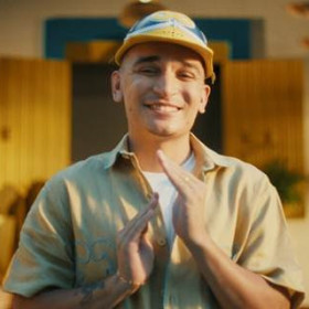 Hit de João Gomes inspira o BB a mostrar como resolve a vida do brasileiro