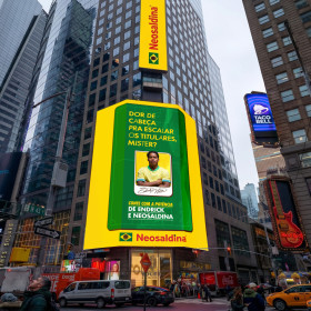 Neosaldina estreia em mídia OOH em campanha estrelada por Endrick e estampada na Times Square