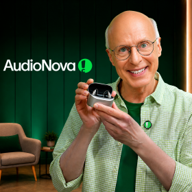 AudioNova traz de volta Carlos Moreno em campanha que celebra os 22 anos da marca no Brasil