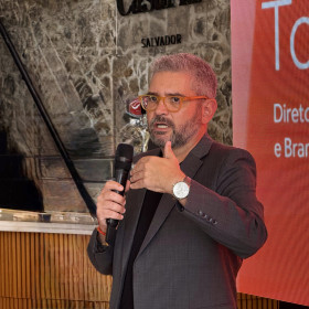 “Nosso compromisso com a Bahia não é só construir uma fábrica, é desenvolver tecnologia”, afirma Pablo Toledo no lançamento do novo impresso Nosso Meio na Bahia