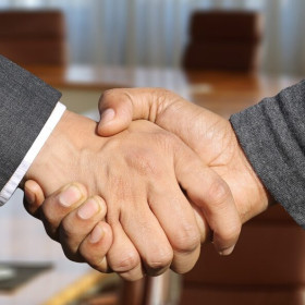 Sociedade entre amigos: por que a confiança não dispensa o contrato