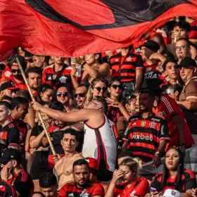 Flamengo aposta em designers da arquibancada para criar camisa especial