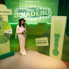 Sicredi aposta em game show com Ana Castela assinado pela agência Jota
