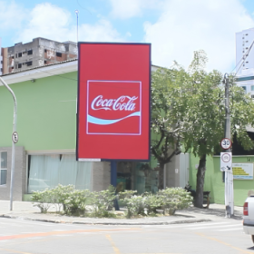Compasso Mídia Exterior reforça presença em Fortaleza com novo painel na Aldeota e investimento em parque gráfico