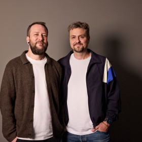 AlmapBBDO reforça liderança criativa com Greg Kickow e Renato Simon