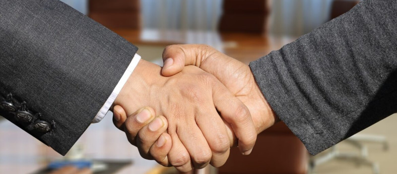 Sociedade entre amigos: por que a confiança não dispensa o contrato